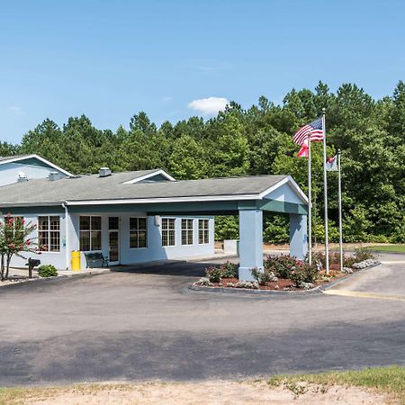 Super 8 By Wyndham Fayetteville Exterior foto